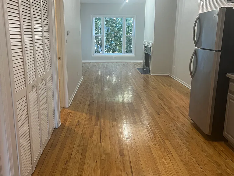 1343 W Walton St #2 — Photo 2