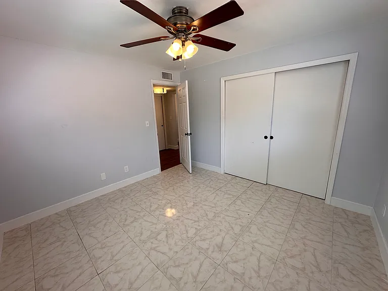 2826 Dupont St S #1 — Photo 11