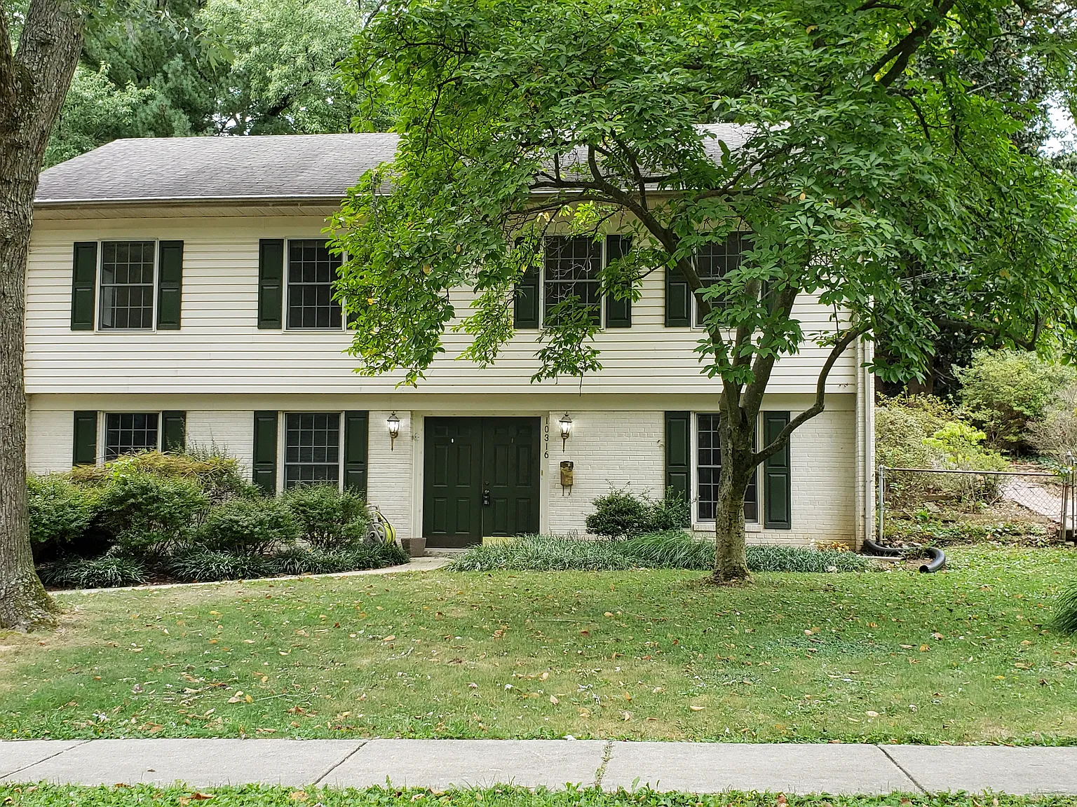 4 bed, 2.5 bath, 2200 sqft, $3,000 — Photo 4
