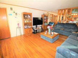 656 Flatbush Ave, West Hartford, CT 06110