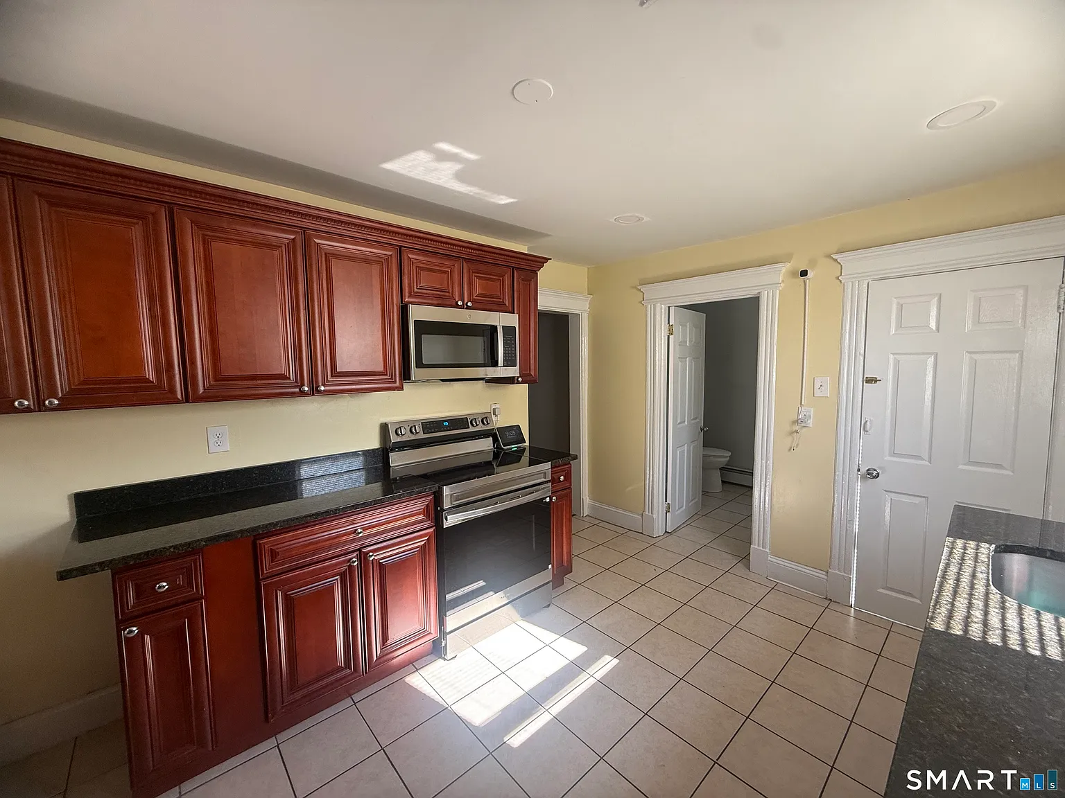 1 bed, 1.5 bath, 2293 sqft, $950 — Photo 2