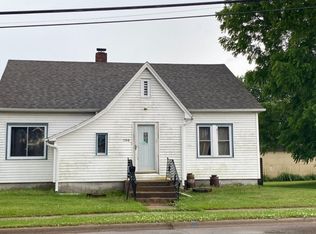 706 E State St, Mauston, WI 53948