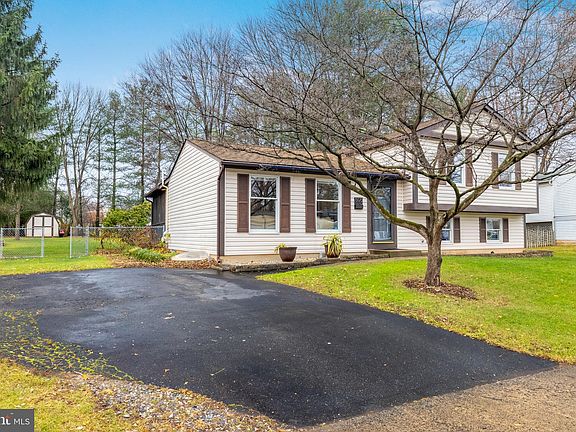 4th image of 505 Appletree Dr NE