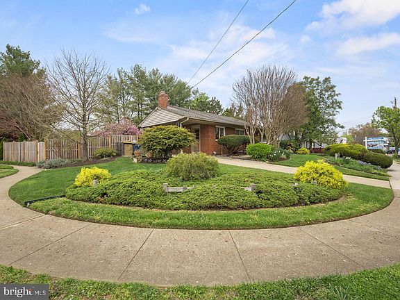 2nd image of 510 Robinson Ct