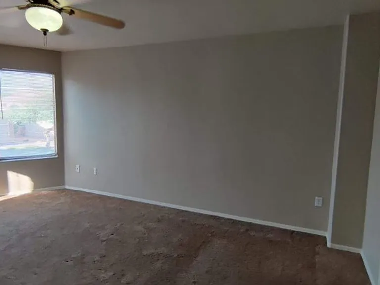 1385 E Betsy Ln — Photo 2