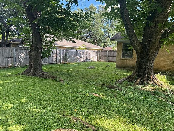 5th image of 735 W Ridge Dr