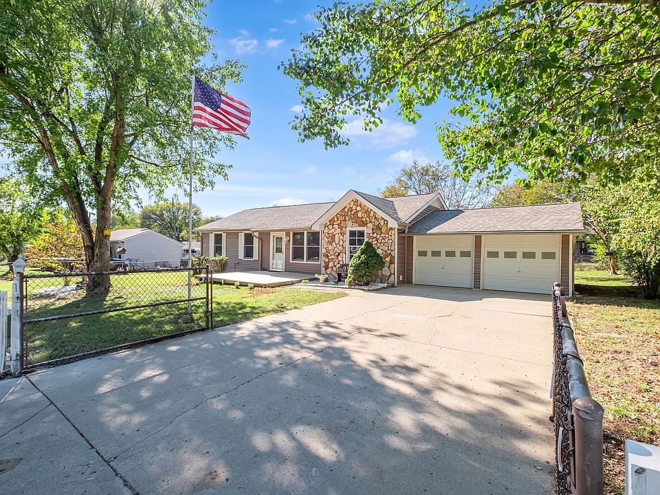 1st image of 110 Pebble Creek Dr