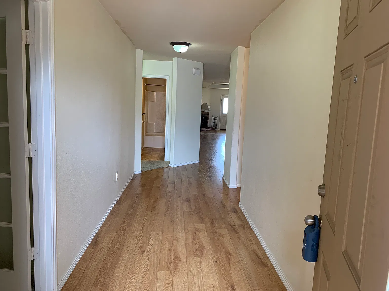 3 bed, 2152 sqft, $2,100 — Photo 2