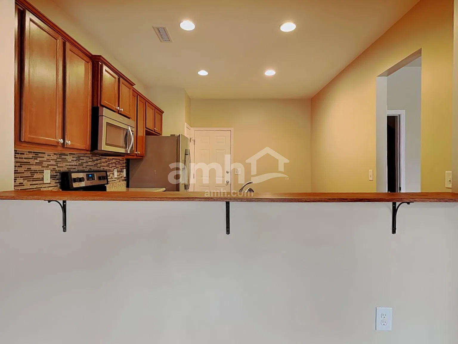 3 bed, 2.5 bath, 1807 sqft, $2,095 — Photo 3