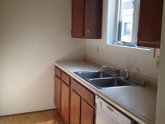 5th image of 349 Pearl St