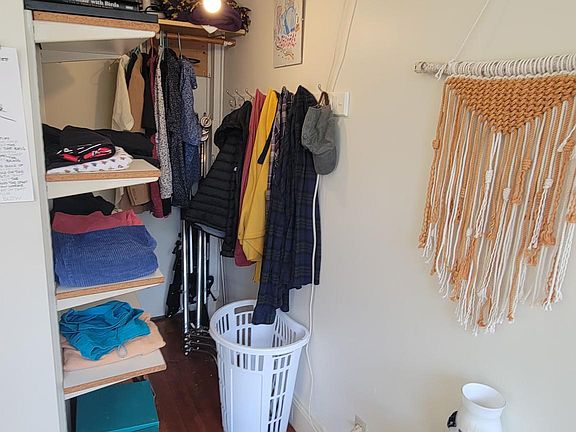 5th image of 1005 University Ave SE #3