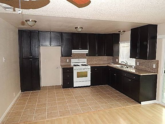 5th image of 154 Radcliffe Dr
