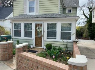 102 School St, Oyster Bay, NY 11771