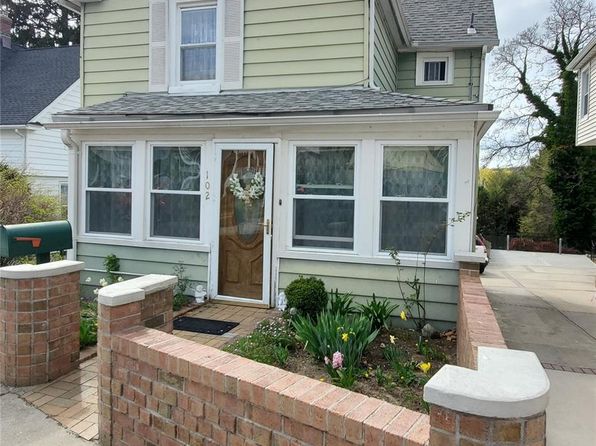 102 School Street, Oyster Bay, NY 11771