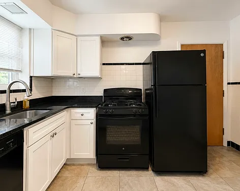 6416 Jamieson Ave #2N — Photo 4