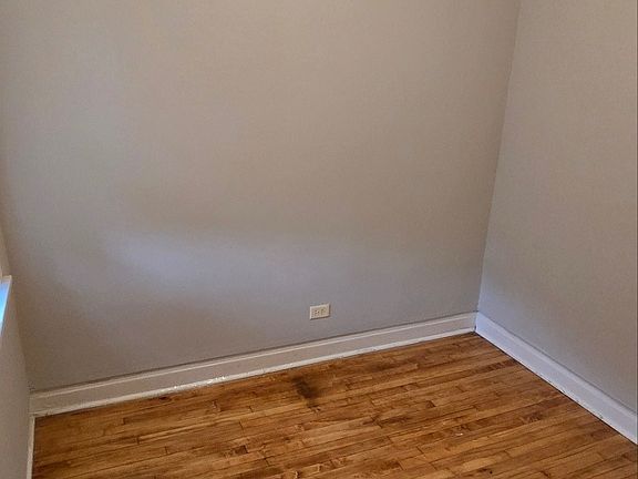 5th image of 928 S Claremont Ave #2R