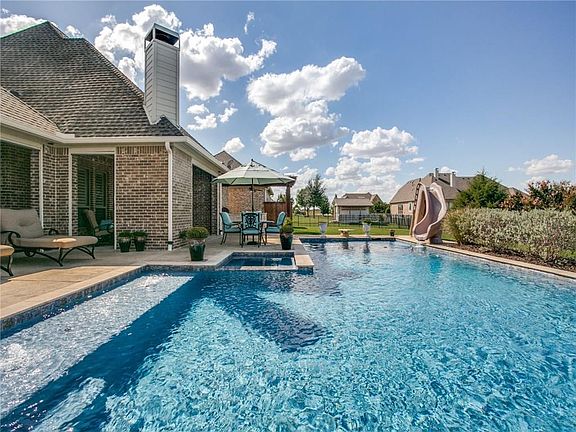 3rd image of 2060 Claremont Dr