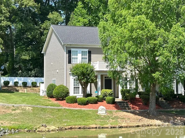 751 Plaza Walk Dr, Charlotte, NC 28215