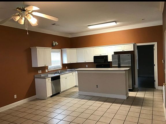 4th image of 895 Saint Andrews Ln