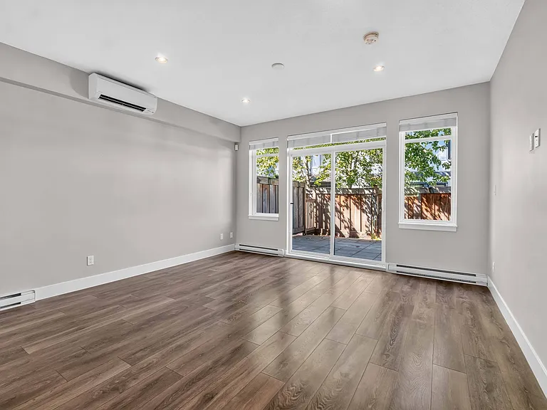 5048 Savile Row #D270 — Photo 2