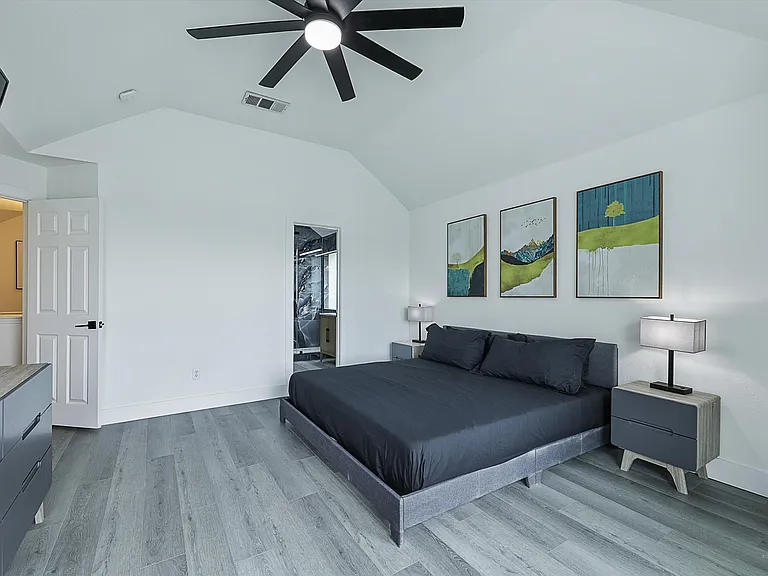 Master Bedroom - Floor 2