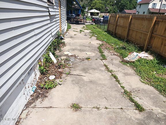 3rd image of 1401 Foster Ave