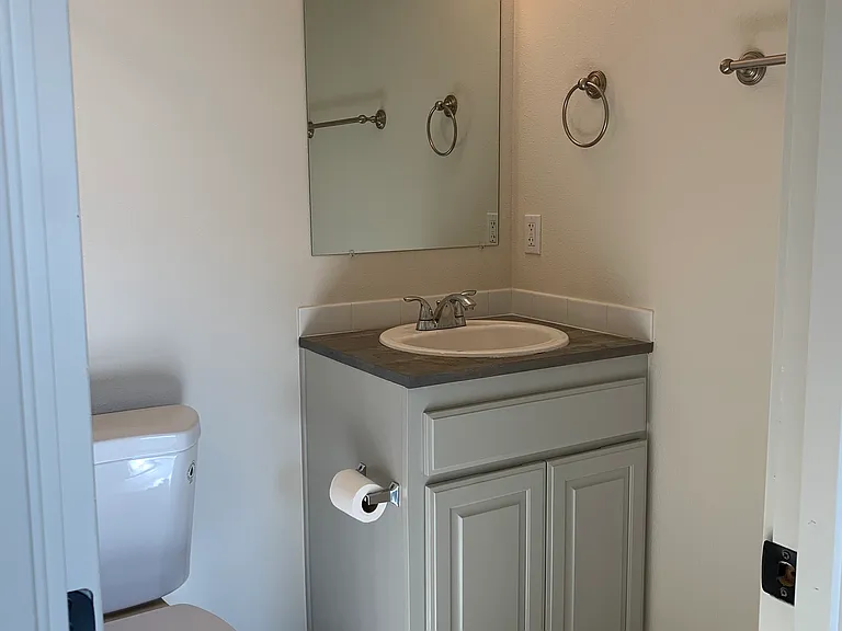 3000 E 33rd St #STUDIO — Photo 4