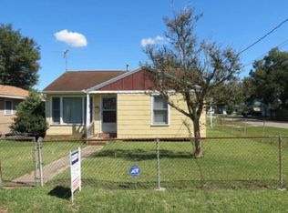 2700 1st Ave, Groves, TX 77619