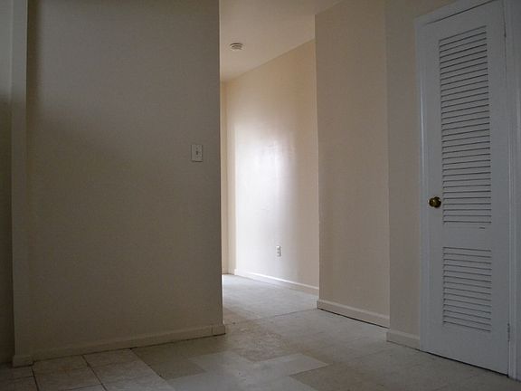 2nd image of 1623 Saint Johns Pl APT 1
