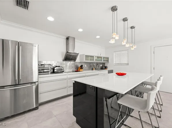 766 Central Ave APT 301, Naples, FL 34102