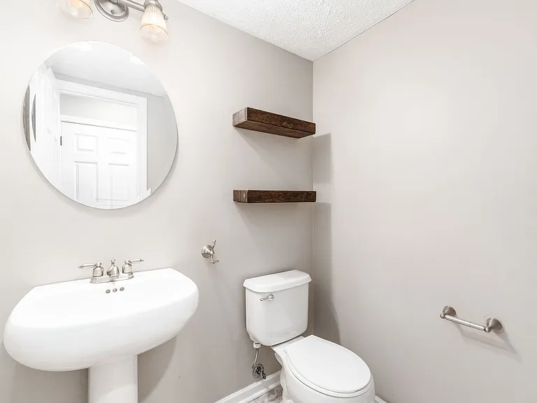 8446-1 Olenbrook Dr — Photo 21
