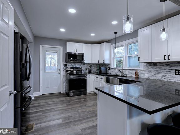2nd image of 100 Sandsbury Ave