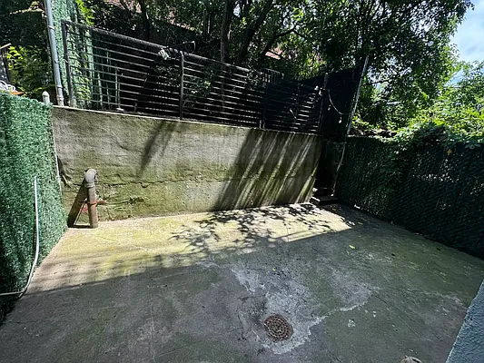 Rented by Delmark Realty LLC | media 60