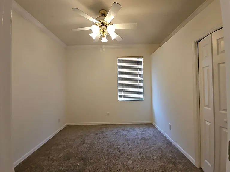 7209 Colonial Lake Dr — Photo 34