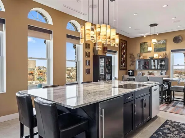 229 Ward Pkwy APT 1001B, Kansas City, MO 64112