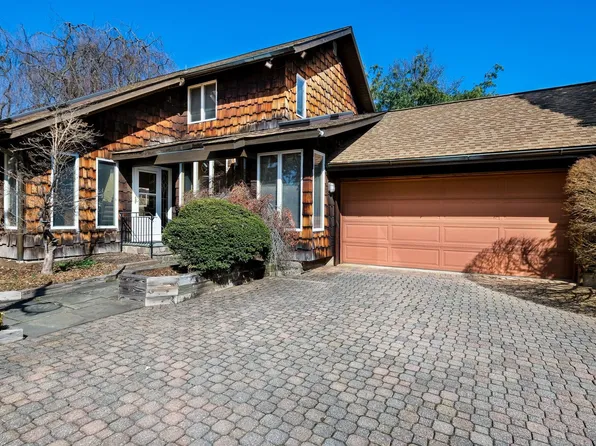 7 Hillside Ln, Yardley, PA 19067
