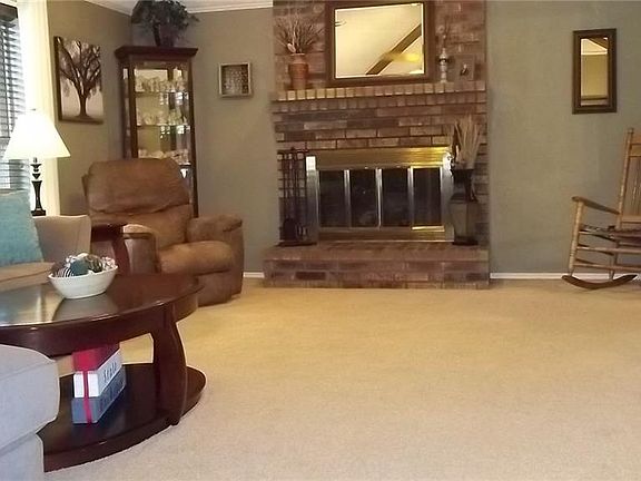 3rd image of 903 Rock Creek Dr