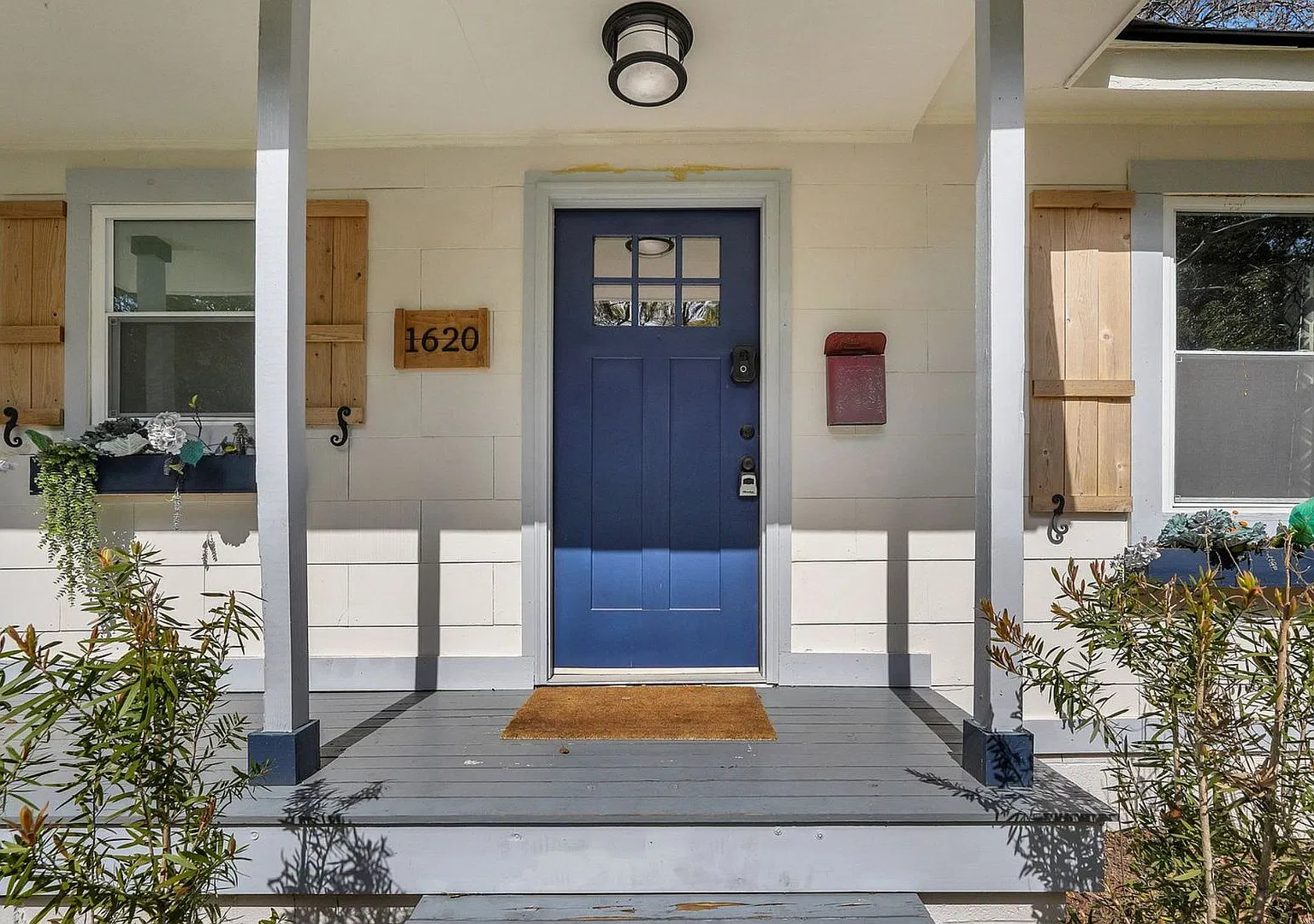 Charming 3BR Home with Outdoor Space Near Downtown Savannah — Photo 4