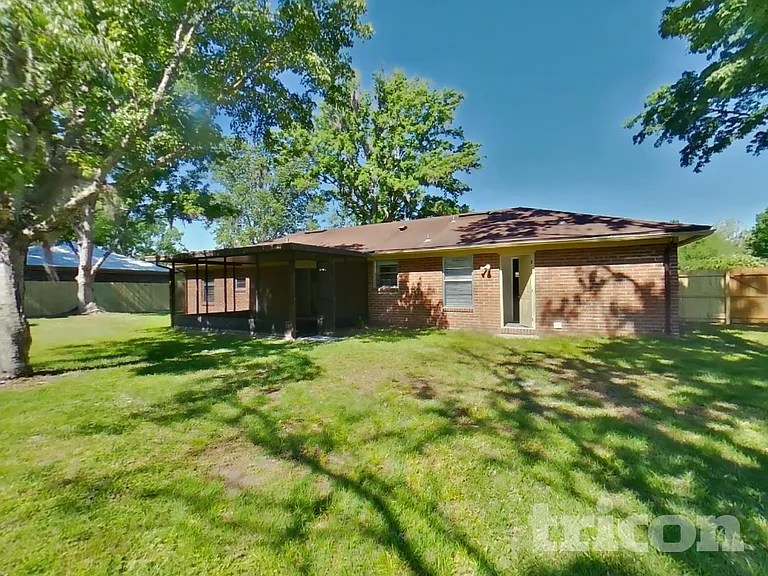 1715 Farm Way — Photo 15