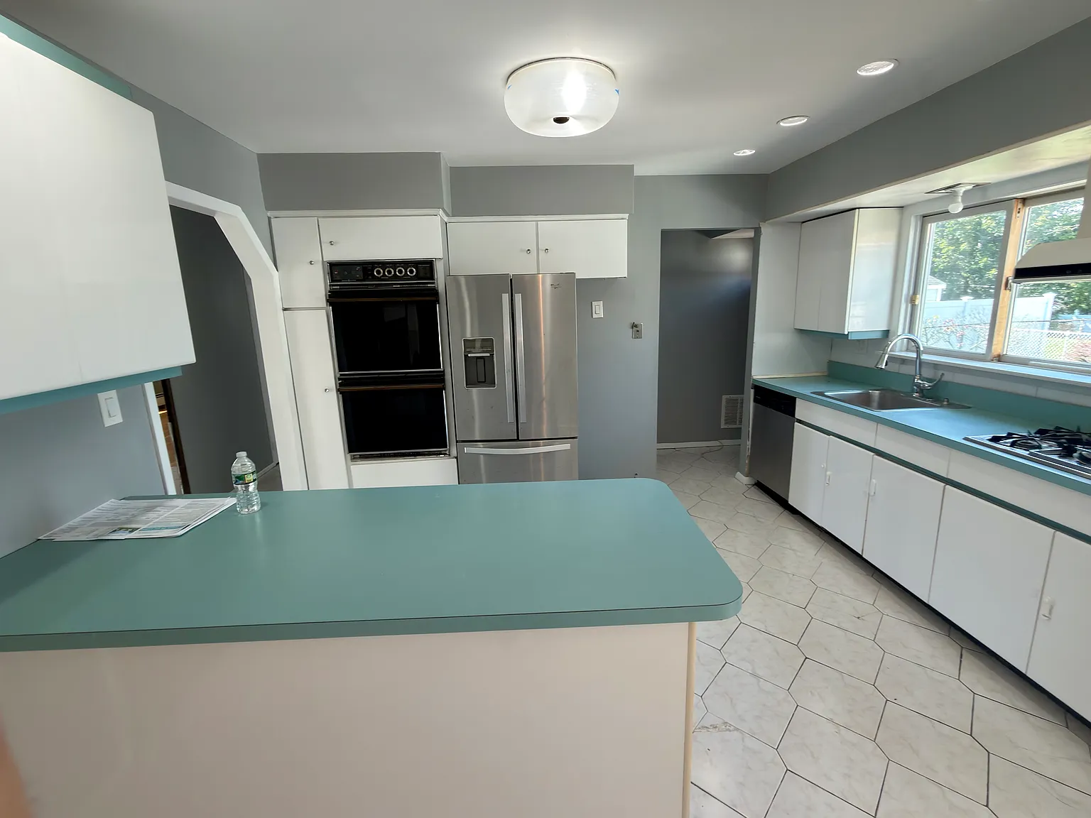 581 Plainview Rd — Photo 4