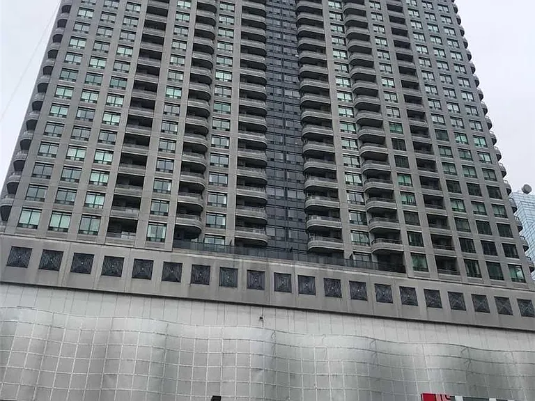 33 Empress Ave #1006 — Photo 1