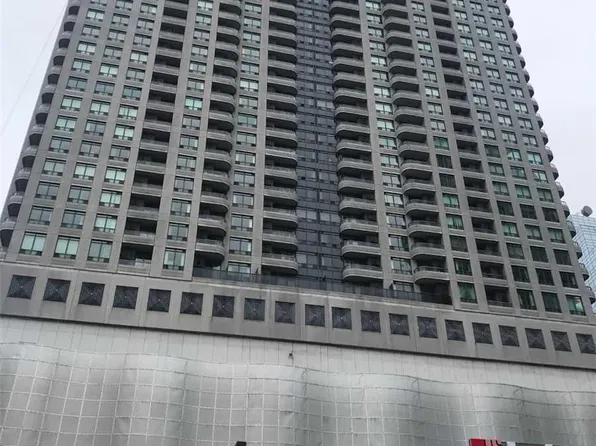 33 Empress Ave #1006, Toronto, ON M2N 6Y7