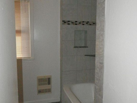 4th image of 1333 Gladstone Dr