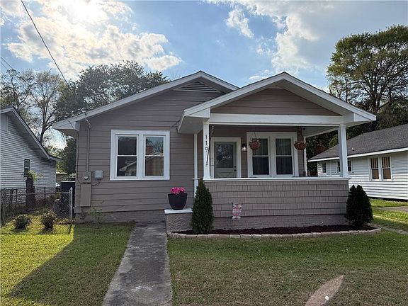 2nd image of 119 N Carlen St