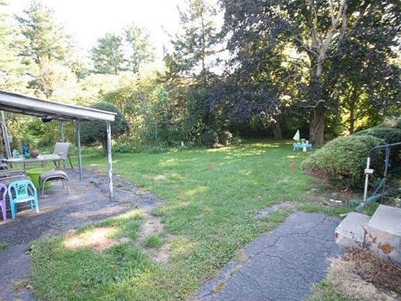 4th image of 211 Russell St