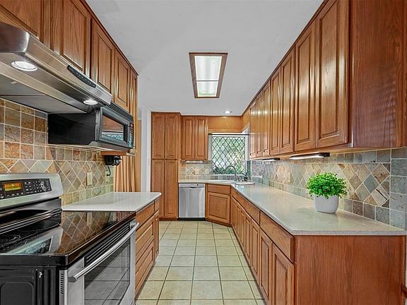 3rd image of 7304 Timberlane Dr