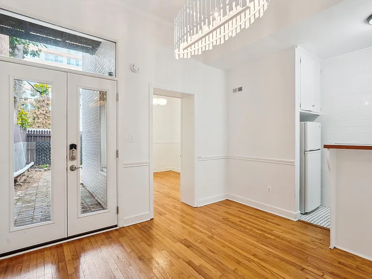 2431 I St NW #A — Photo 10