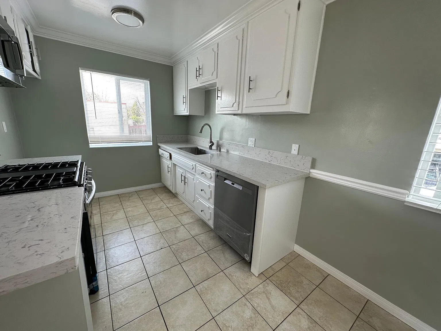 737 E Pine St — Photo 4
