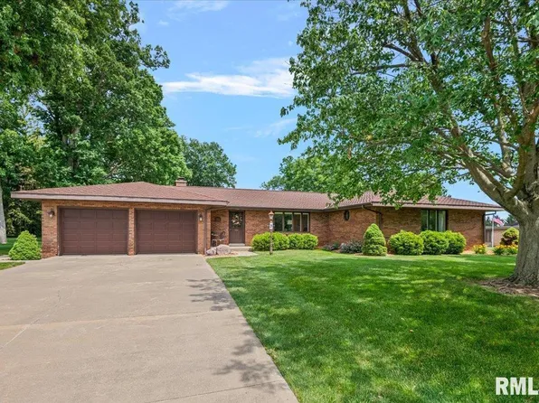 3 Forest Hill Dr, Jacksonville, IL 62650