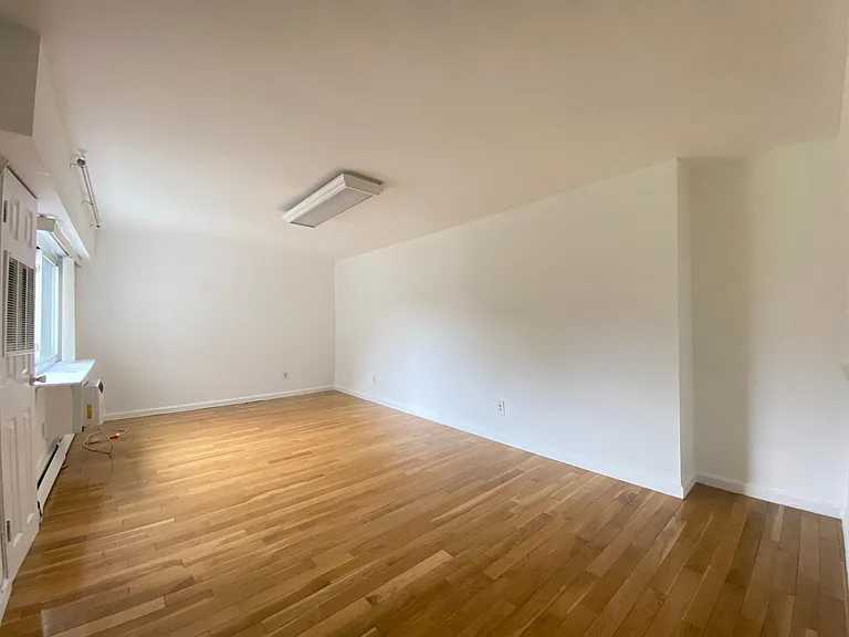 333 Grand Ave #2R — Photo 3